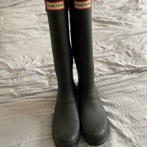 Adjustable calf hunter rain boots